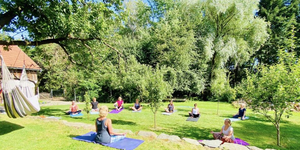 Yogawochenende in Oberfranken. Leepswood. Healing through art & nature. LEEPSWOOD ist ein Ort für Entspannung, Ruhe und Inspiration, aber auch ein creative hub für Kunst, Kultur und Design im ländlichen Oberfranken.